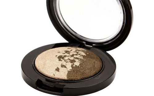 萱姿化妝品與保健食品 視覺營(yíng)銷策略的店鋪裝修與產(chǎn)品展示