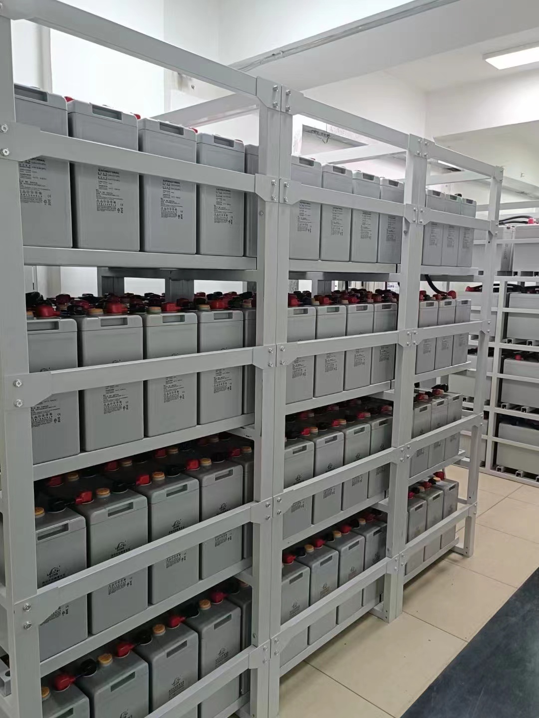 弱電安心靠好電——選對(duì)UPS蓄電池陪伴無(wú)憂運(yùn)行的方案與關(guān)注點(diǎn)